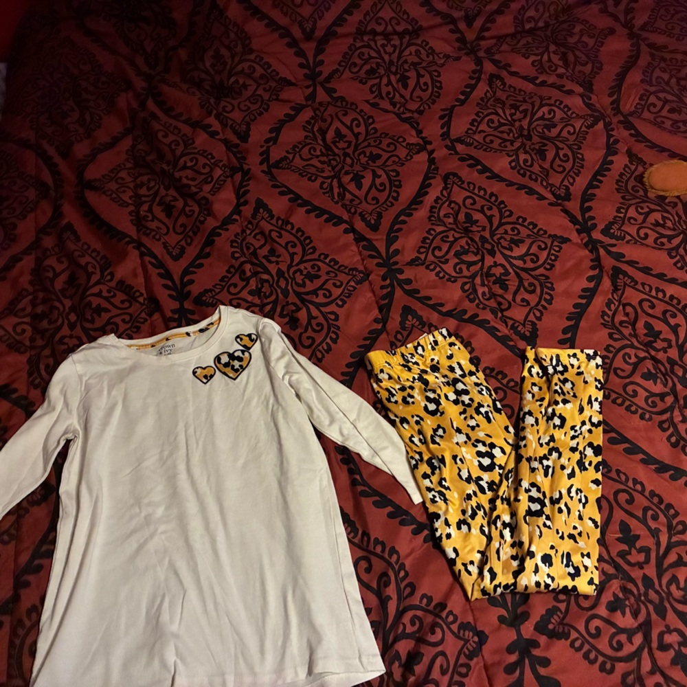 NWOT Girls Crown & Ivy Heart Yellow Cheetah Print Set Pants and Longsleeved Top